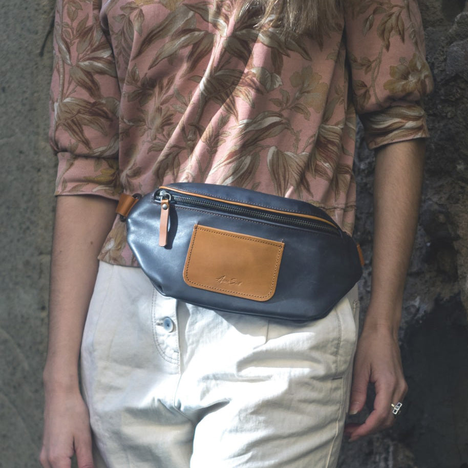 Calzone fanny pack // flat chest bag